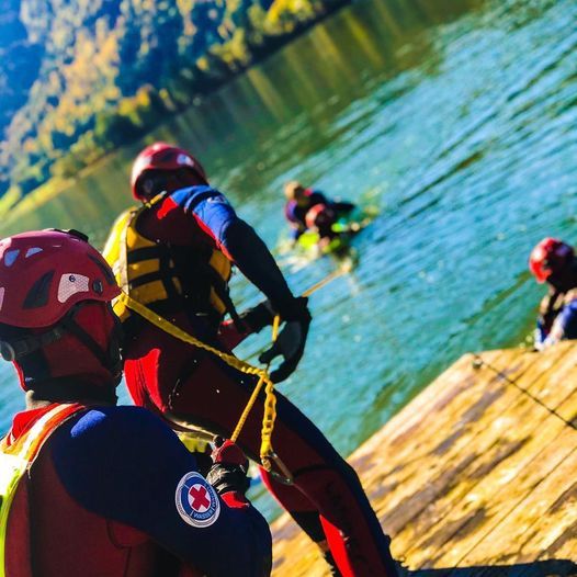 Übung Rettungsschwimmen