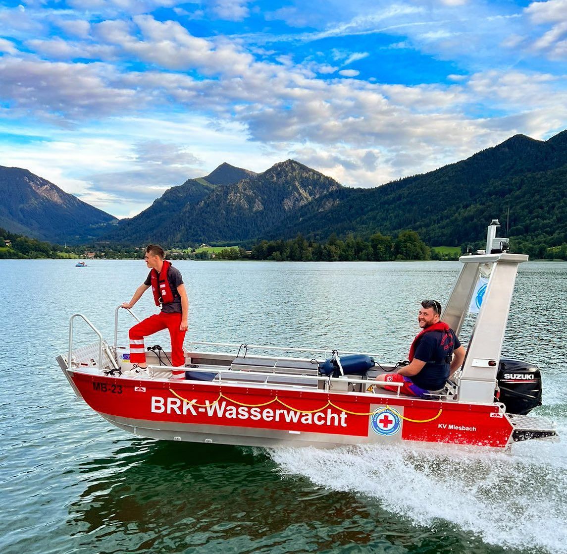 Jungfernfahrt mit dem neuen Rettungsboot am Schliersee